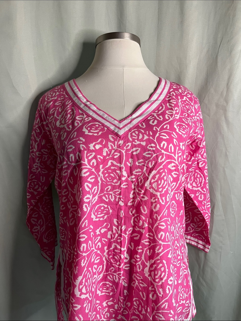 Gretchen Scott Designs Pink & White Floral V-Neck Tunic